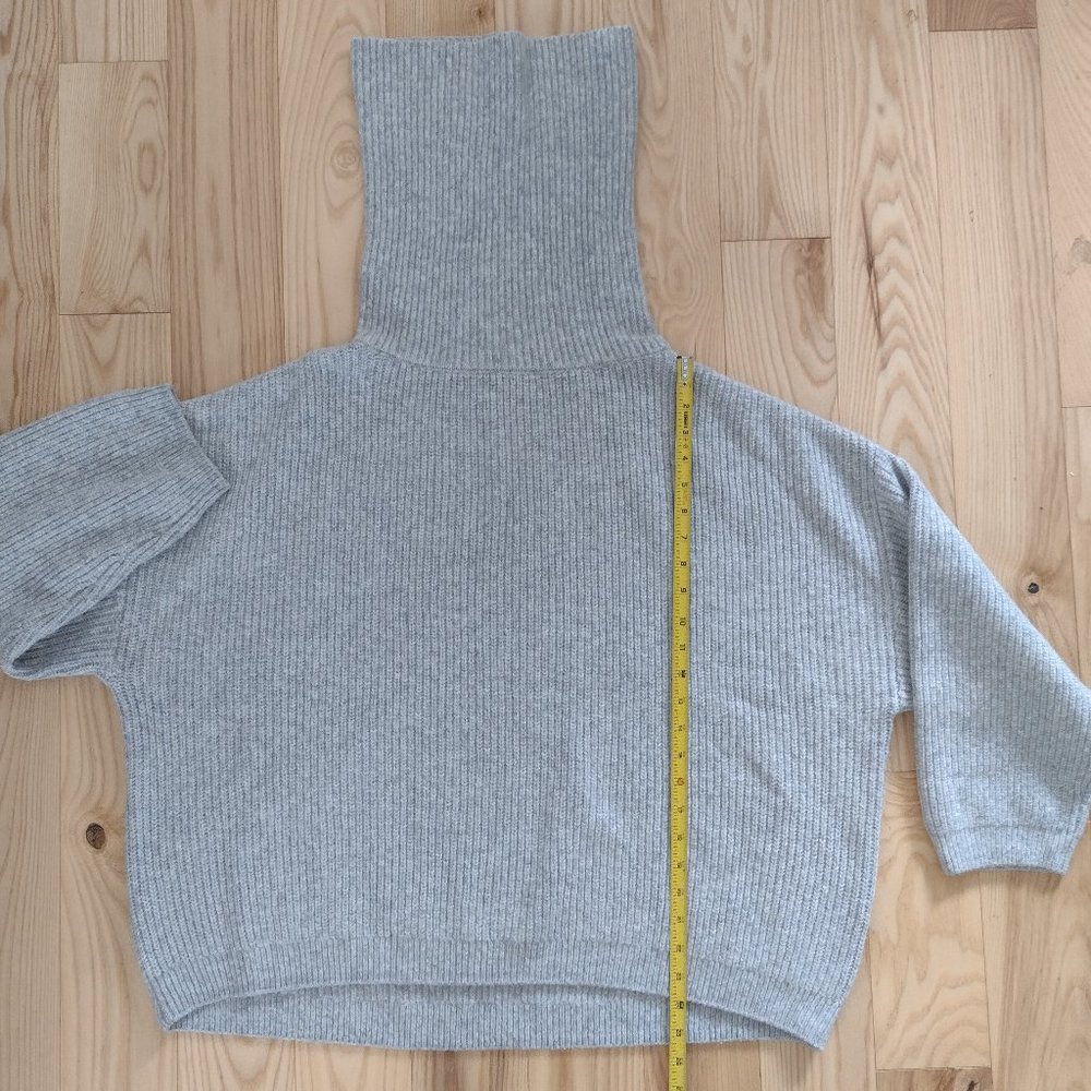 Chunky knit gray oversized cowlneck sweater Size L